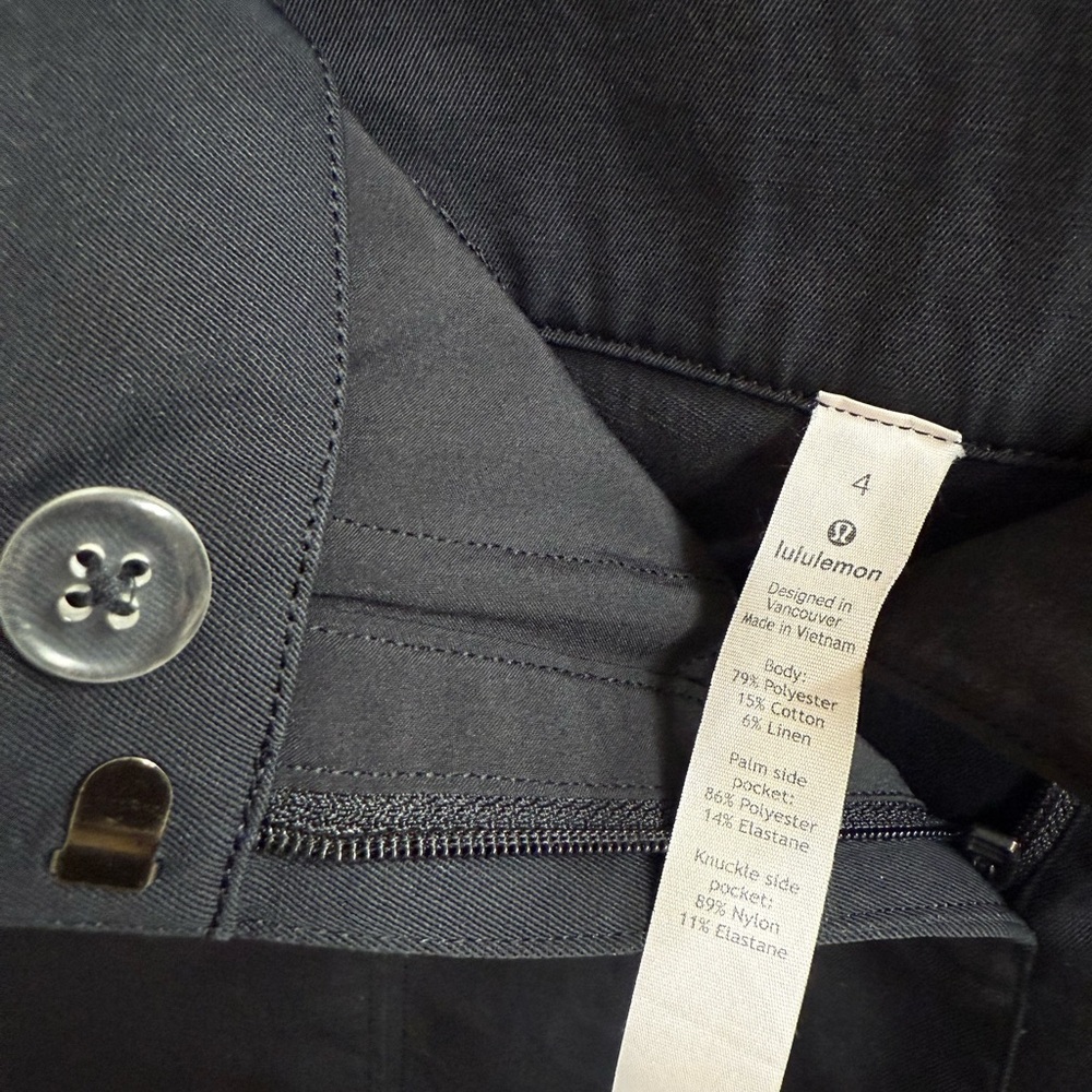 Lululemon In Power Mid Rise Black Bermuda Shorts Size 4 - Picture 6 of 6